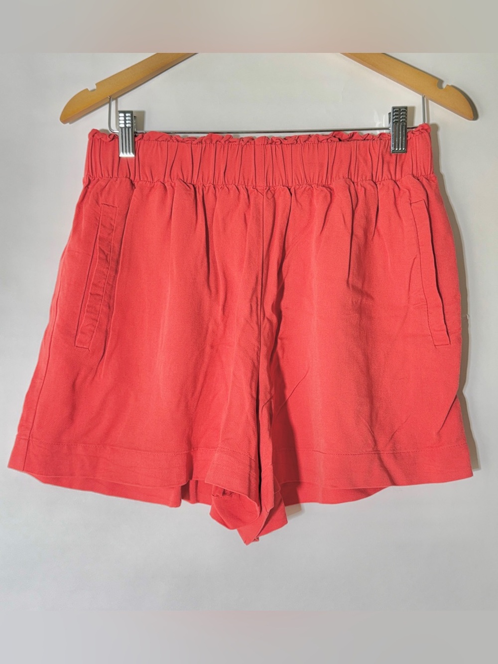 Women's High-Waist Elastic Coral Shorts with Side Pockets